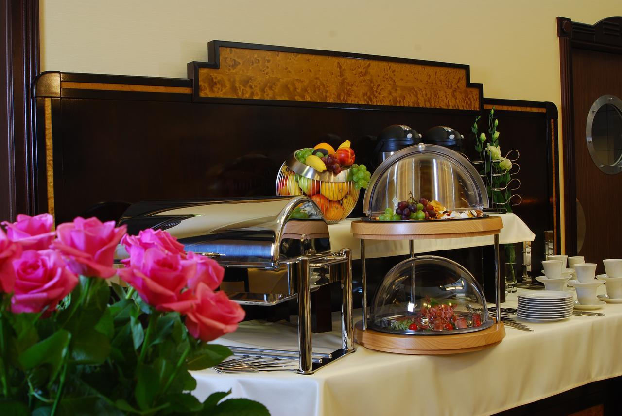 Hotel Victoria Włocławek エクステリア 写真