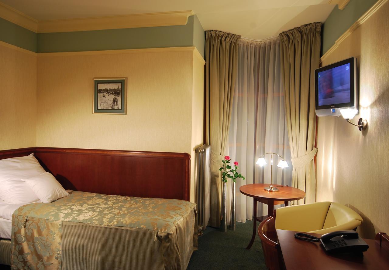 Hotel Victoria Włocławek エクステリア 写真